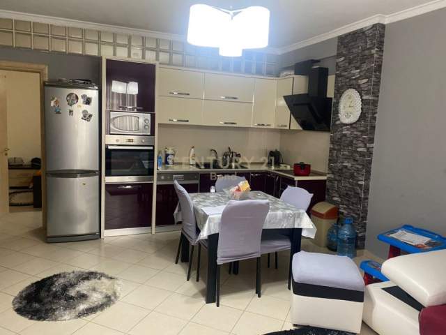 Tirane, shitet apartament 2+1 Kati 5, 98 m² 90.000 Euro (Yzberisht)