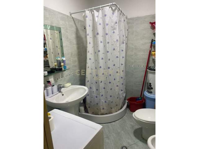 Tirane, shitet apartament 2+1 Kati 5, 98 m² 90.000 Euro (Yzberisht)