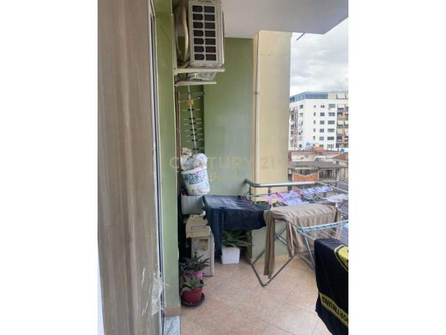 Tirane, shitet apartament 2+1 Kati 5, 98 m² 90.000 Euro (Yzberisht)