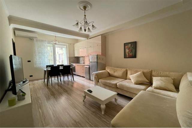 Tirane, jap me qera apartament 1+1+BLK Kati 3, 70 m² 600 Euro (Bllok)