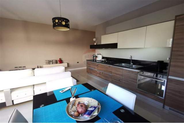 Shqiperi, jepet me qera apartament 2+1+BLK Kati 2, 103 m² 500 Euro (kopshti botanik)