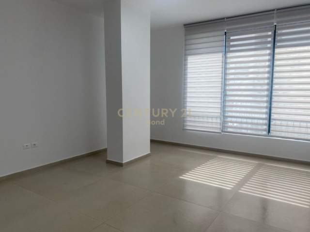 Tirane, shitet ambjent biznesi Kati 1, 140 m² 280.000 Euro (Oxhaku)