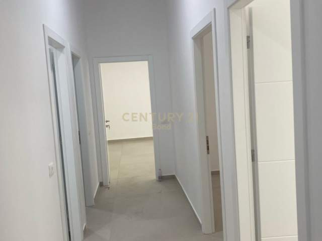 Tirane, shitet ambjent biznesi Kati 1, 140 m² 280.000 Euro (Oxhaku)