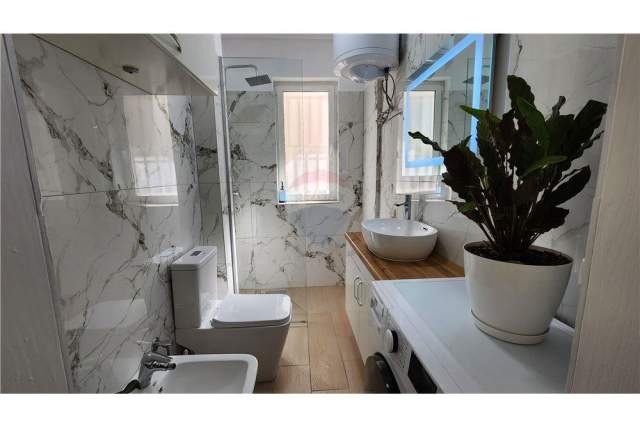 Tirane, shes apartament 2+1 Kati 2, 68 m² 97.000 Euro (Rrapo hekali - Kodra e diellit - Komuna e Parisit)