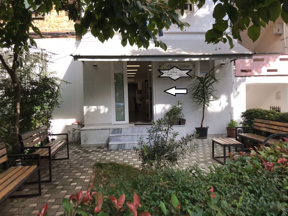 Tirane, jepet me qera ambjent biznesi Kati 0, 98 m² 750 € (ne zonen e 21 Dhjetorit Tirane)