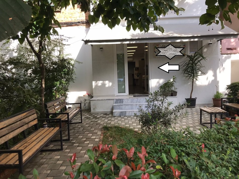 Tirane, jepet me qera ambjent biznesi Kati 0, 98 m² 750 € (ne zonen e 21 Dhjetorit Tirane)