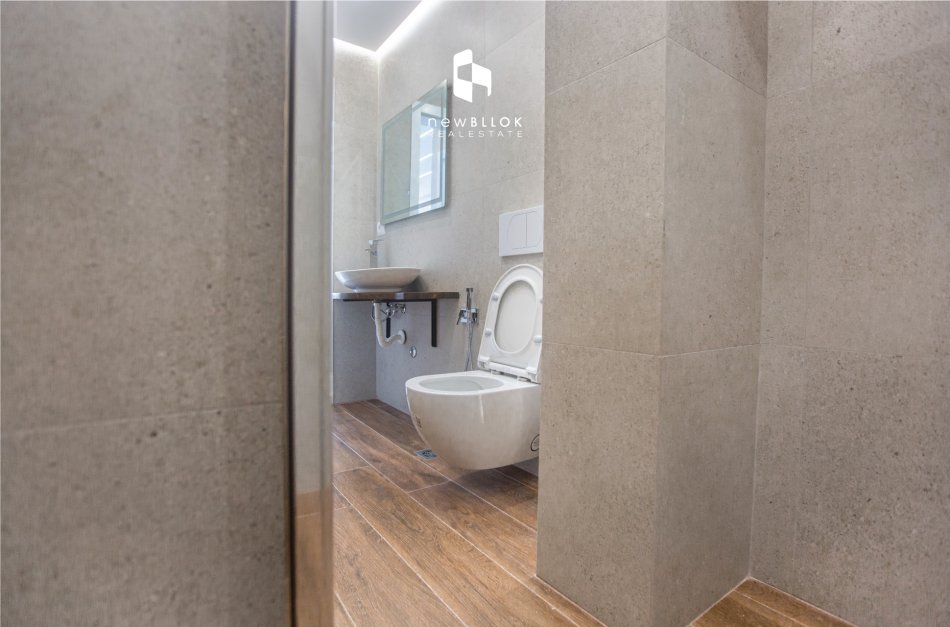 Shitet:  2+1+2wc & Ballkon 📍Zogu Zi - Ring Center TOP LOCATION || 100% i Rinovuar -- JUG - LINDJE (( 195.000€ ))