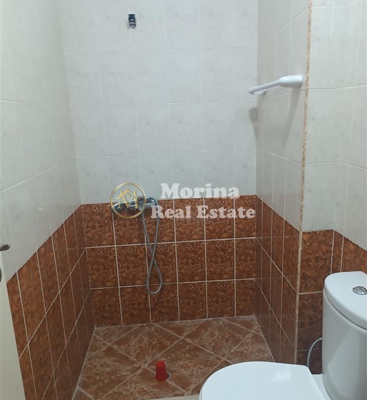 Tirane, jepet me qera apartament 3+1 Kati 3, 175 m² 500 € (Fushe Mezez)