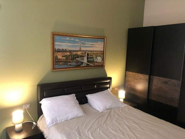 Tirane, jepet me qera apartament 1+1 Kati 3, 65 m² 450 Euro (Pazari i Ri)