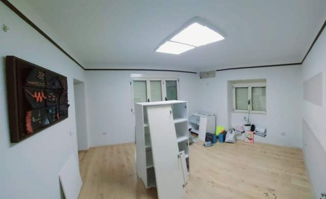 Tirane, shitet ambjent biznesi Kati 0, 115 m² 156.000 Euro (Rruga Medar Shtylla)