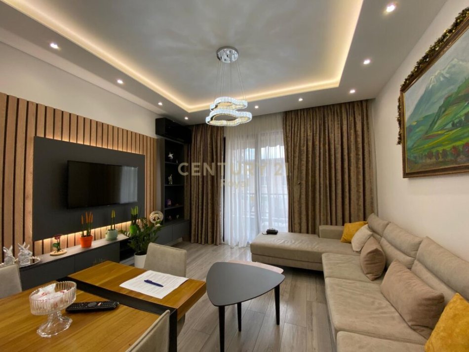 Tirane, shes apartament 2+1 Kati 2, 90 m² 204,000 € (Ministria e Kultires)