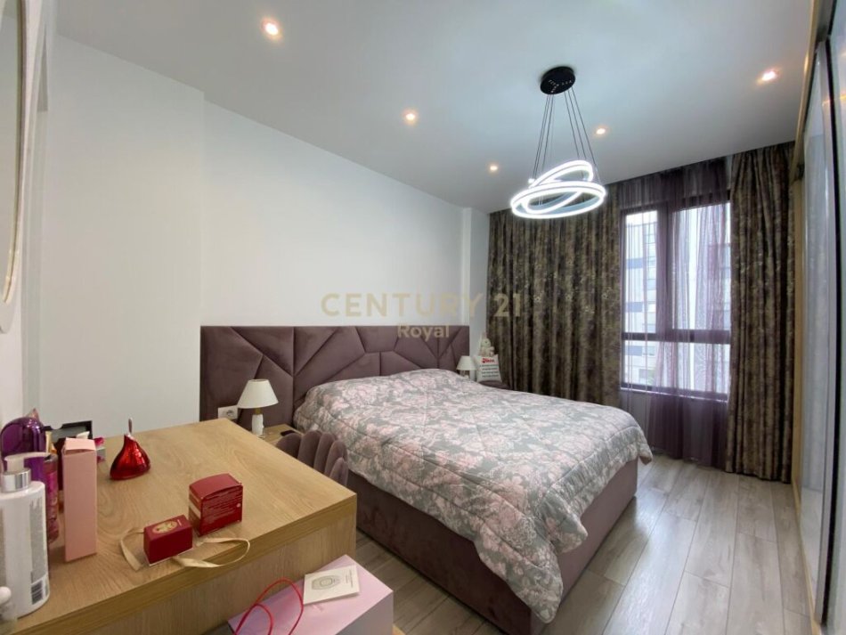 Tirane, shes apartament 2+1 Kati 2, 90 m² 204,000 € (Ministria e Kultires)