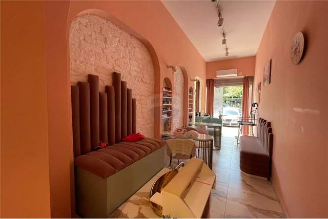Tirane, jepet me qera dyqan Kati 0, 18 m² 400 Euro (Mine Peza)