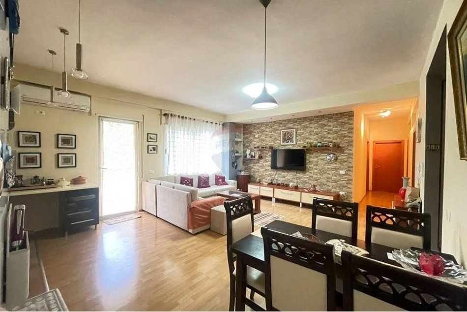 Tirane, shitet apartament 2+1 Kati 2, 115 m² 198.000 € (Shyqyri Brari)