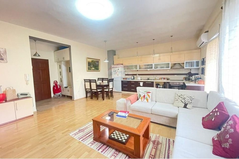 Tirane, shitet apartament 2+1 Kati 2, 115 m² 198.000 € (Shyqyri Brari)