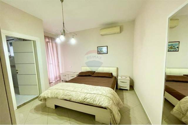 Tirane, jepet me qera 100 m² 800 Euro (Rruga e Bogdaneve)