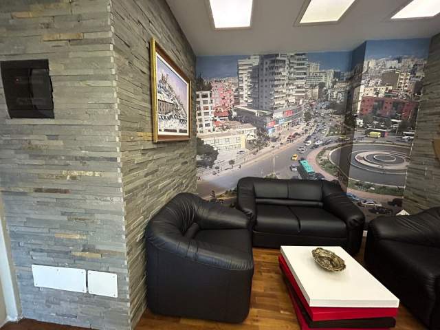 Tirane, jepet me qera zyre Kati 5, 140 m² 1.300 Euro ne Ring Center
