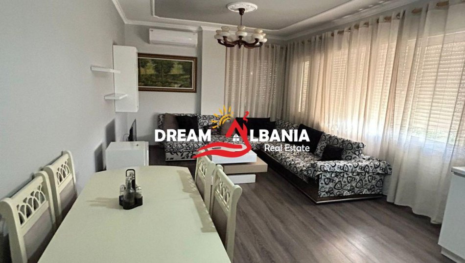 Tirane, jepet me qera apartament 2+1+Ballkon Kati 3, 100 m² 450 € (Rruga e Dajtit)