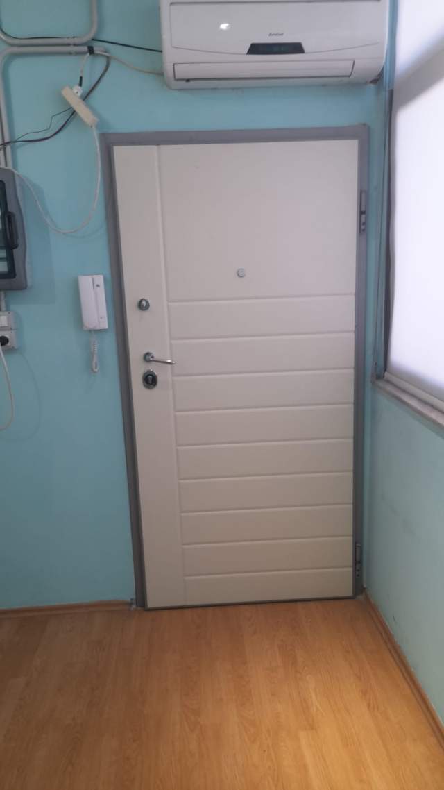 Tirane, jepet me qera zyre Kati 2, 80 m² 430  (Mine Peza)