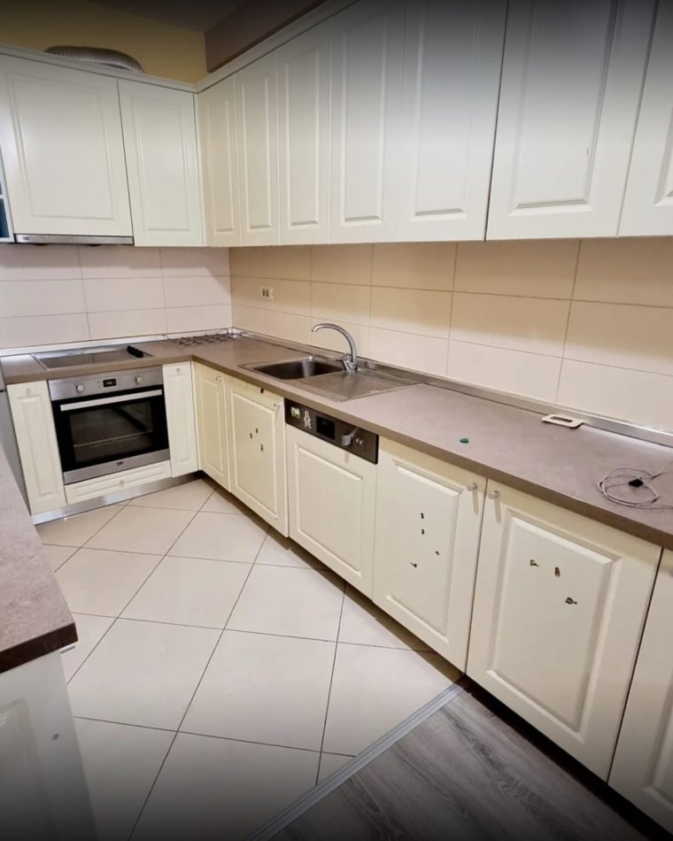 Tirane, jepet me qera apartament 2+1 Kati 5, 120 m² 500 € (rruga Dhaskal Todri)