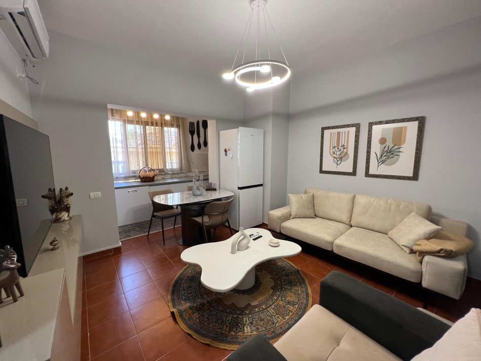 Tirane, jepet me qera apartament 1+1 Kati 3, 70 m² 600 € (21 dhjetori)