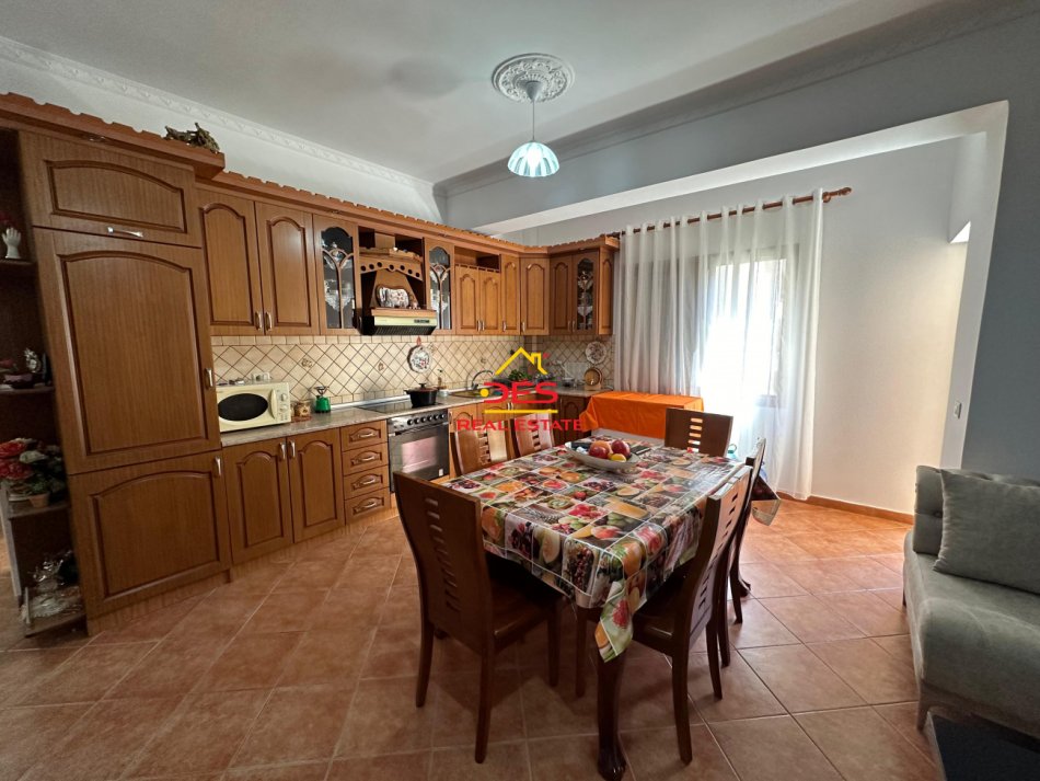 Vlore, jepet me qera apartament 2+1 Kati 4, 120 m² 500 € (Lagjia Pavaresia)