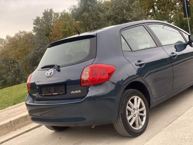 Tirane, shes makine Toyota Auris 1.4 Nafte Viti 2009,