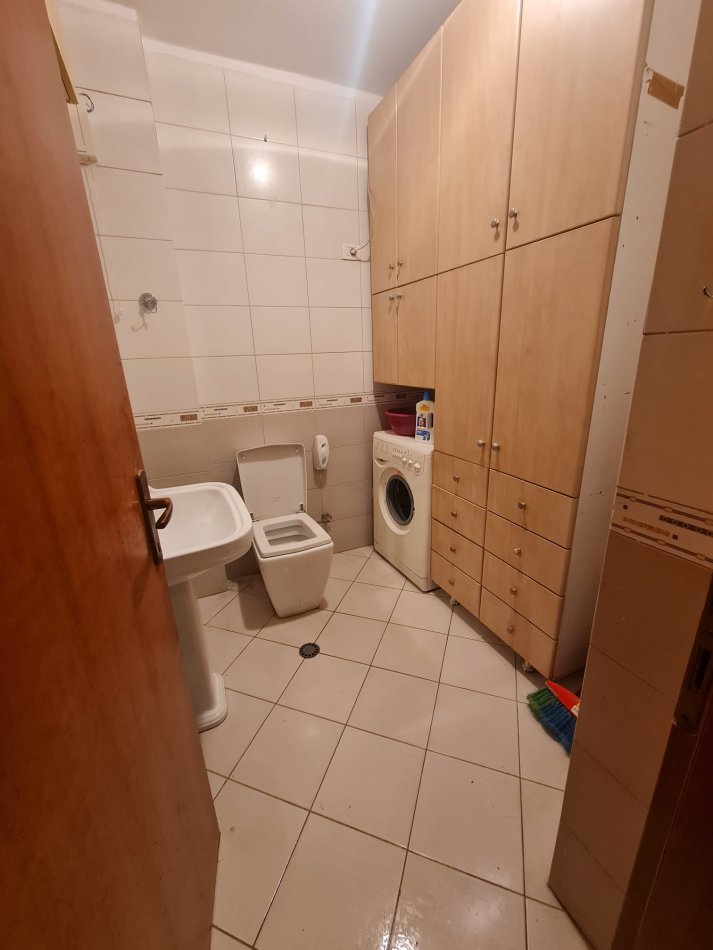 Tirane, jepet me qera apartament 2+1, Kati 5, 90 m² 550 € (21 Dhjetori)