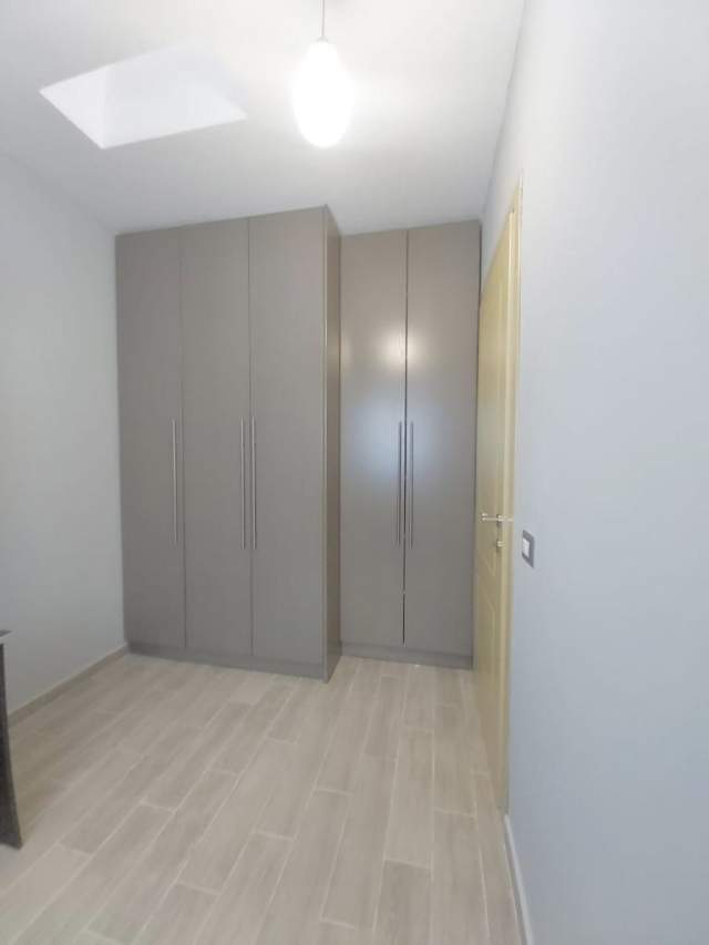 Tirane, jepet me qera garsonier Kati 1, 300 Euro