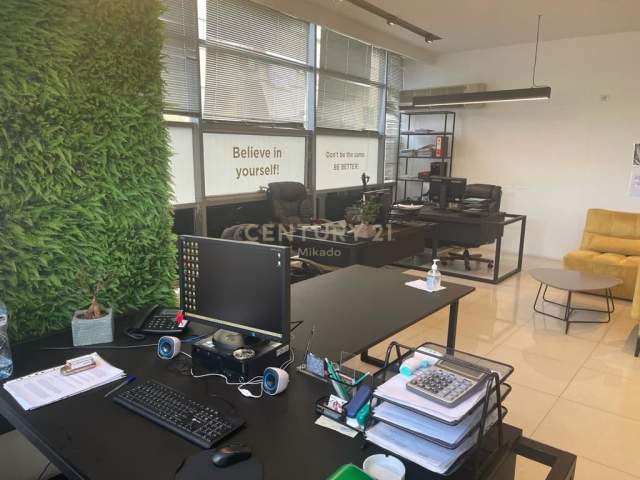 Tirane, shes ambjent biznesi Kati 1, 380 m² 700.000 Euro (Ish Stacioni i Fundit i Tiranes se Re)