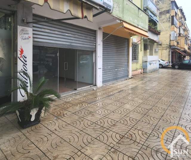 Shkoder, jepet me qera ambjent biznesi Kati 0, 45 m² 20.000 Leke (BULEVARDI SKENDERBEU)