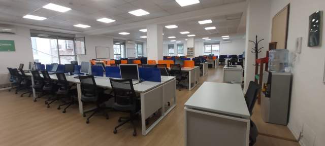 Tirane, jepet me qera zyre Kati 1, 486 m² 5.000 Euro (Rruga Vaso Pasha)