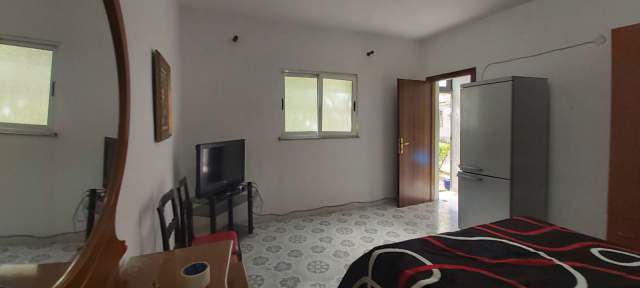 Tirane, jepet me qera garsonier 1+1 Kati 0, 35 m² 180 Euro (vedut dekollari)