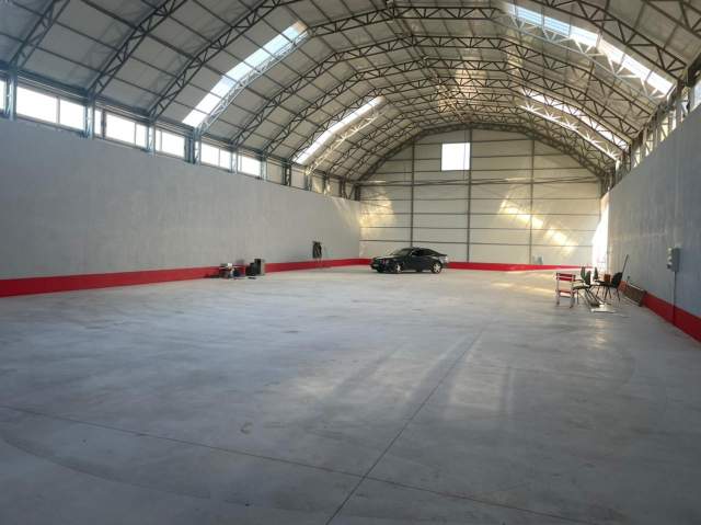 Tirane, jap me qera magazine Kati 0, 560 m² 2.300 Euro (Qyteti studentit)