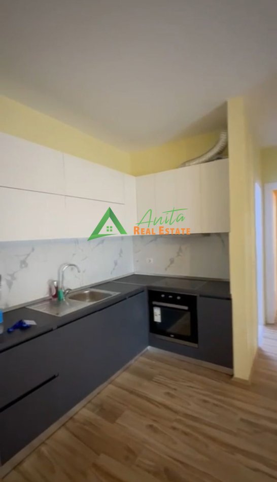 Tirane, jepet me qera apartament 2+1+Ballkon Kati 6, 95 m² 600 € (Don Bosko)