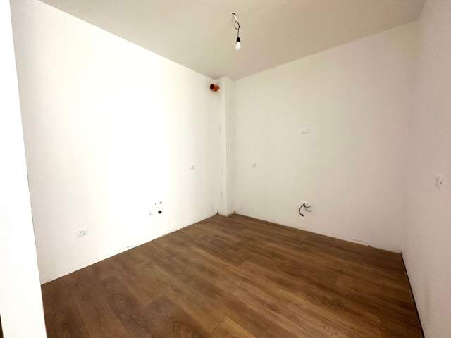 Tirane, jepet me qera apartament 3+1+BLK Kati 2, 114 m² 1.300 Euro (Komuna e Parisit)
