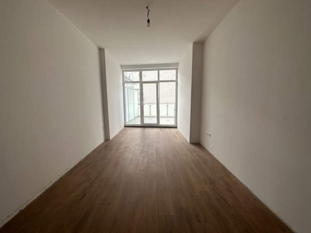 Tirane, jepet me qera zyre Kati 6, 114 m² 1.300 Euro