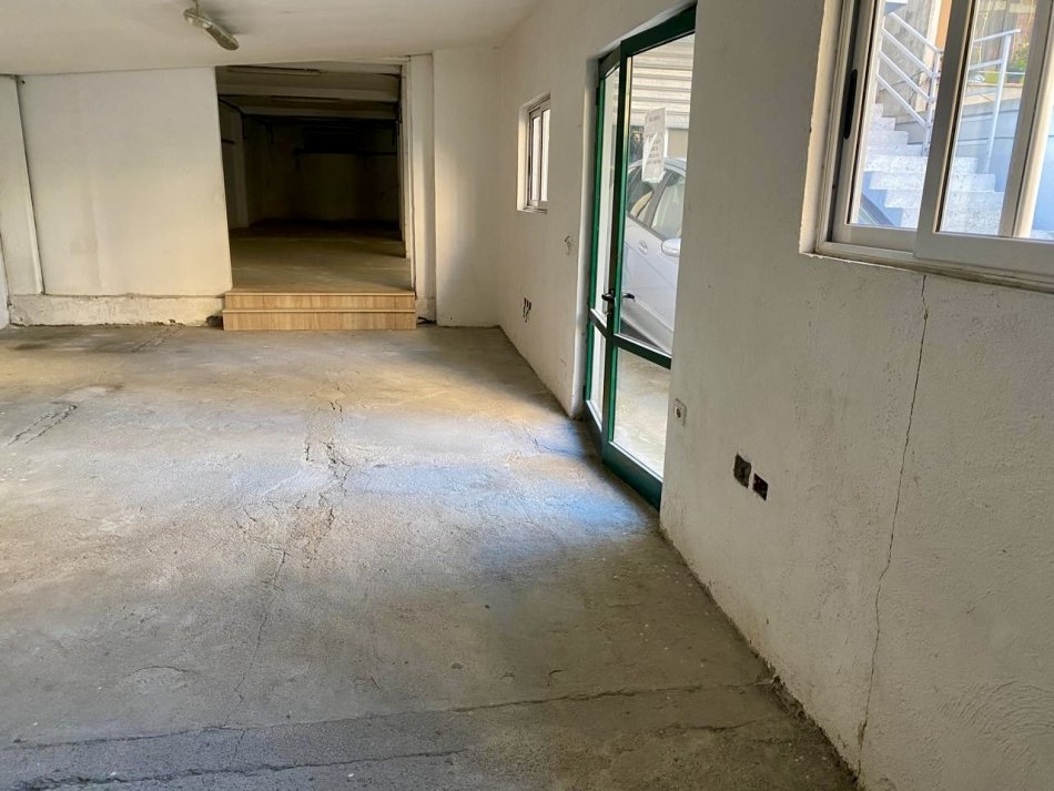 Tirane, jepet me qera ambjent biznesi , , 290 m² 1,000 € (Laprake)