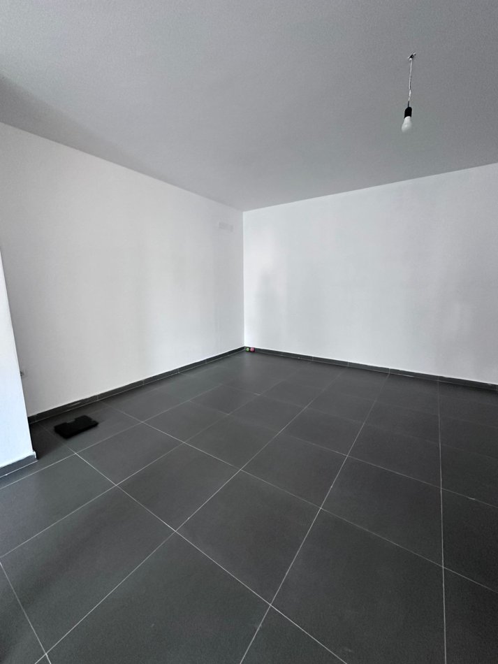 Tirane, jepet me qera ambjent per zyra , Kati 4, 110 m² 600 € (Qender )