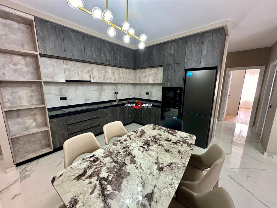 Tirane, jepet me qera apartament 3+1+Ballkon Kati 1, 151 m² 1.200 € 