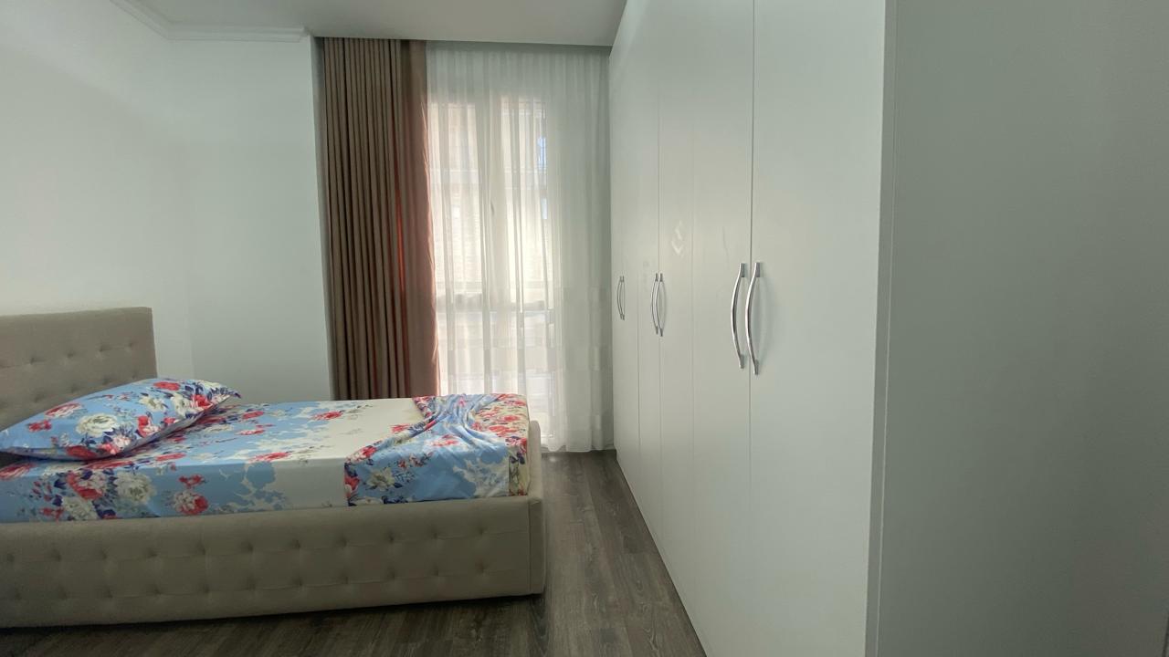 Jepet apartament 2+1+2 me qira tek Fusha Aviacionit 650 Euro