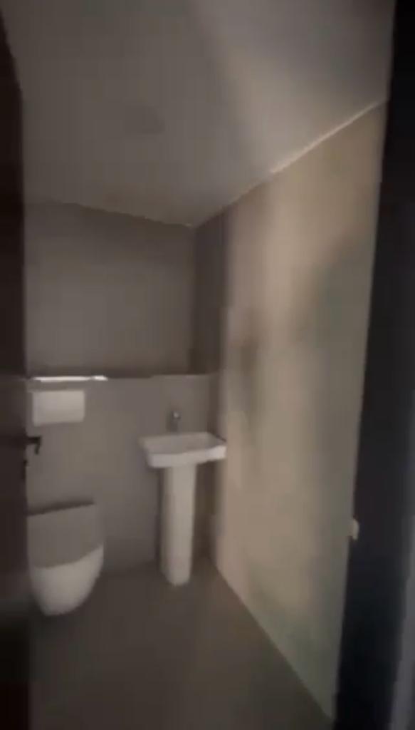 Tirane, jepet me qera ambjent biznesi Kati 0, 250 m² 3.000 Euro (JERONIM DE RADA)