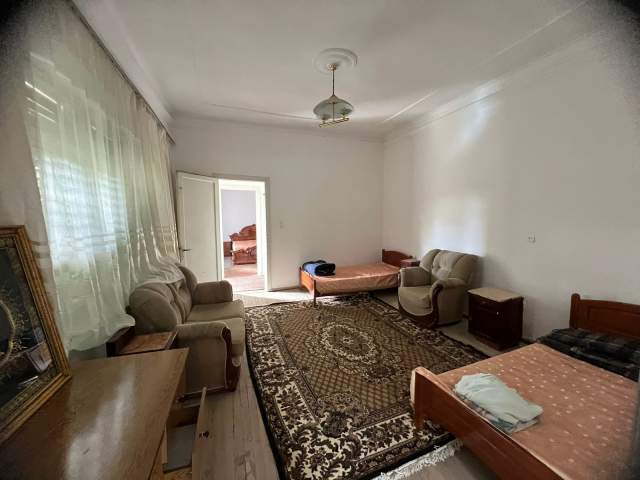 Tirane, jepet me qera shtepi 3+1+BLK Kati 1, 84 m² 400 Euro (Xhamlliku)
