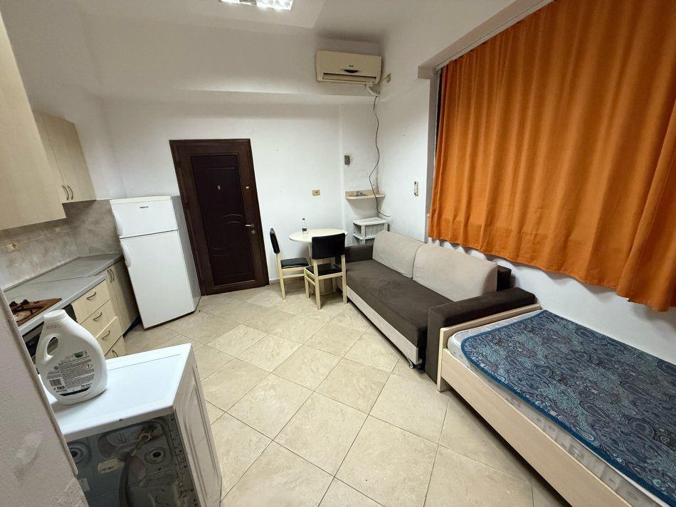 Tirane, jepet me qera garsonier 1+1 Kati 2, 50 m² 300 € (21 dhjetori)