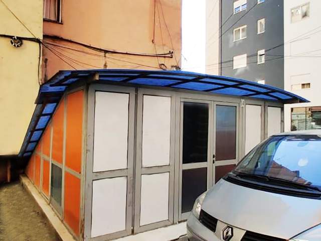 Tirane, shitet dyqan 200 m² 120.000 Euro