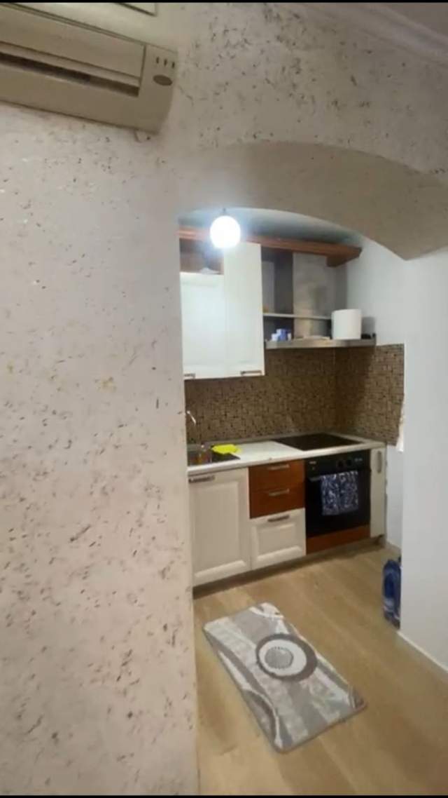 Tirane, jepet me qera apartament 2+1 Kati 2, 102 m² 350 Euro (Xhamlik)