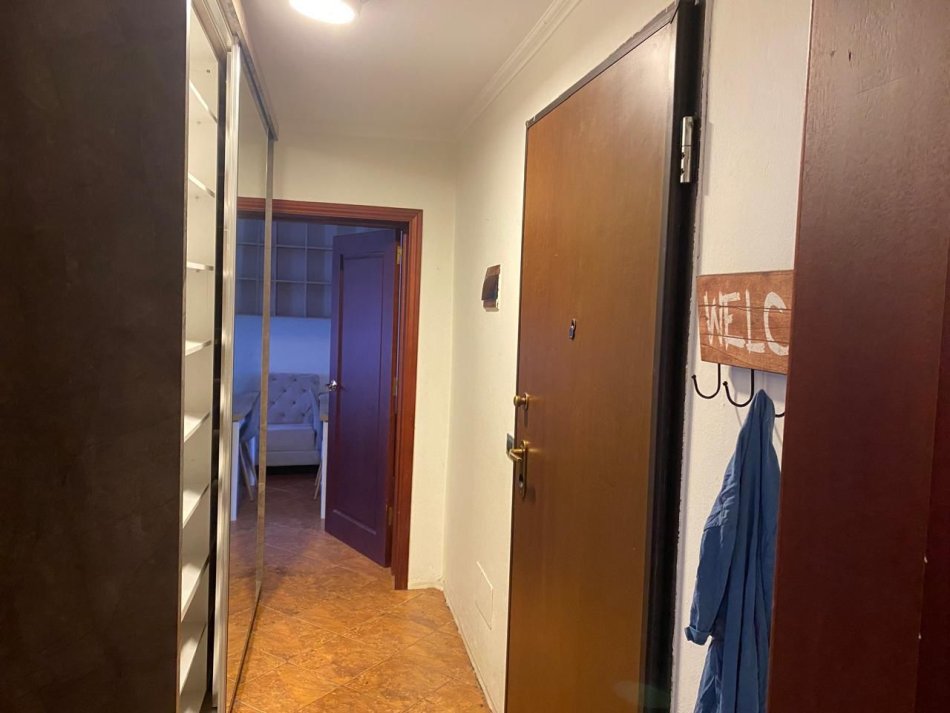 Tirane, jepet me qera apartament 1+1 Kati 1, 65 m² 700 € (bllok)