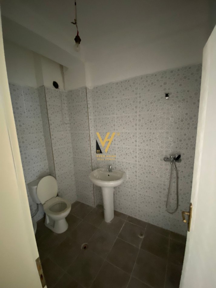 Tirane, shitet apartament 2+1+Ballkon Kati 6, 105 m² 105.000 € MEZEZ