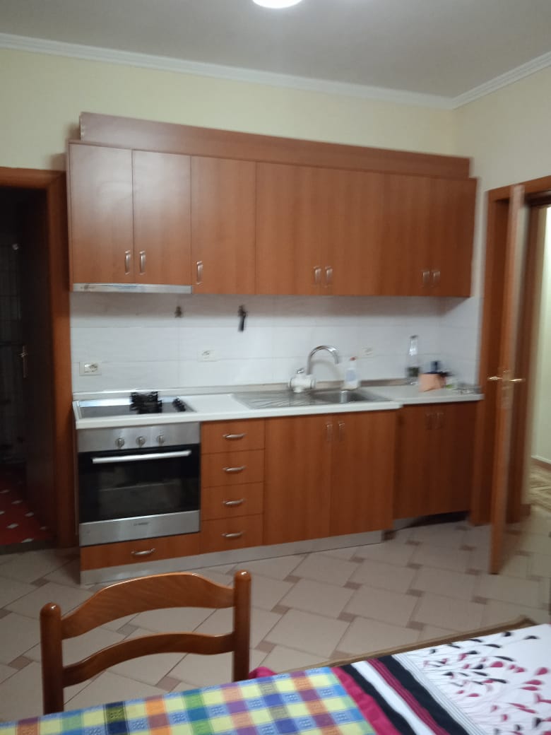 Jepet me qera Garsoniere 350 mije leke , rruga Mihal Duri.