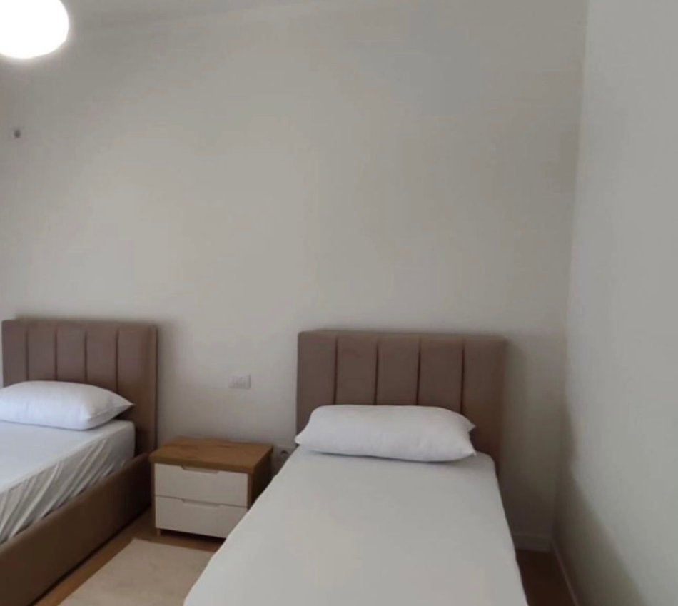 Tirane, jepet me qera apartament 2+1+Ballkon Kati 7, 80 m² 600 € (Qytet studenti , Kompleksi ana)